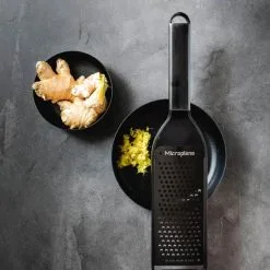 Microplane Master Black Sheep Rivejern Grov 8 Microplane Master Black Sheep Rivejern Grov -køkkenudstyr 3990 e44c2110 f0e3 4633 ab0d f7e52a4b6eb1